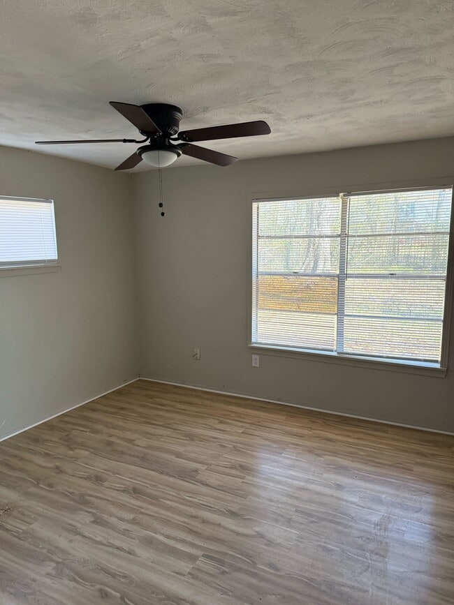 Photo - 332 N Flag Chapel Rd House