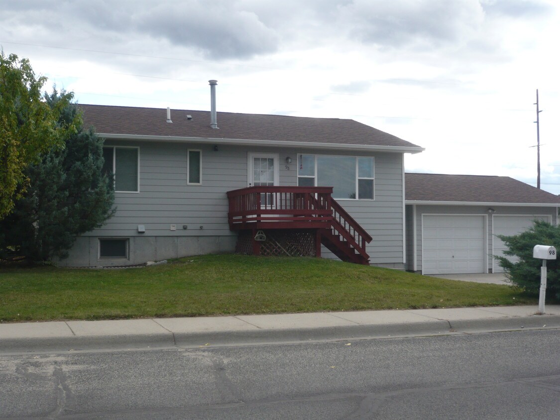 98 Oakwood Ln, Helena, MT 59601 House Rental in Helena, MT