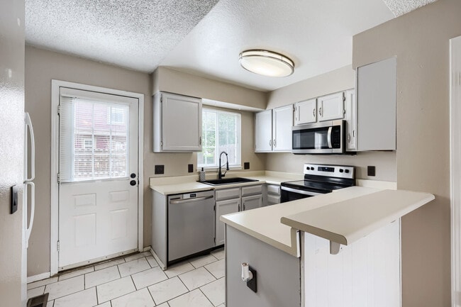 Building Photo - 14344 E Hawaii Cir