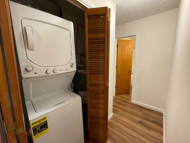 Foto del edificio - Renovated Quadplex unit in rural setting close to exit 113