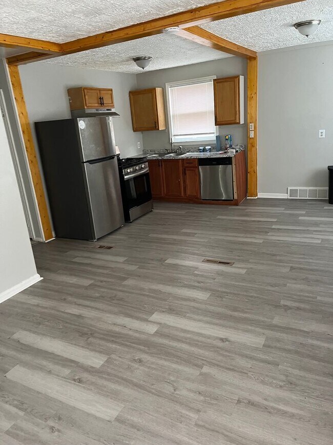 Building Photo - 3 bed/ 1 Bath