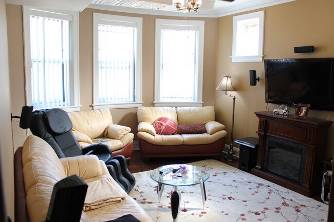 Foto del edificio - 4463 W Ainslie St