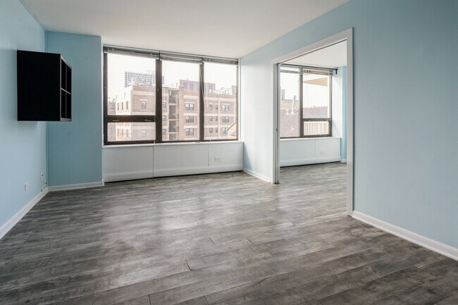 Building Photo - 3930 N Pine Grove Ave