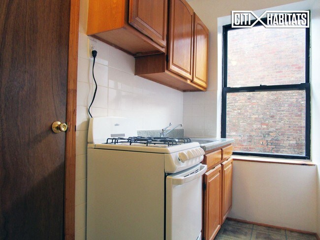 Building Photo - 228 Metropolitan Ave