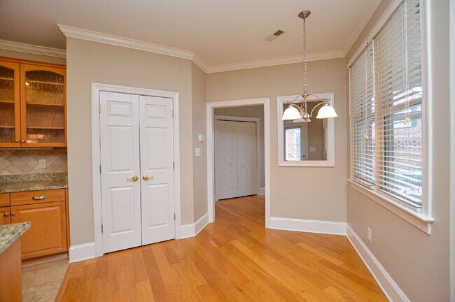 Building Photo - 986 Blakeley Walk