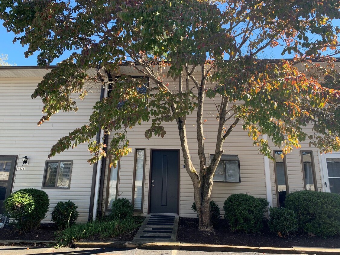 Primary Photo - Tenbury Square Townhomes Off Old Forest Road