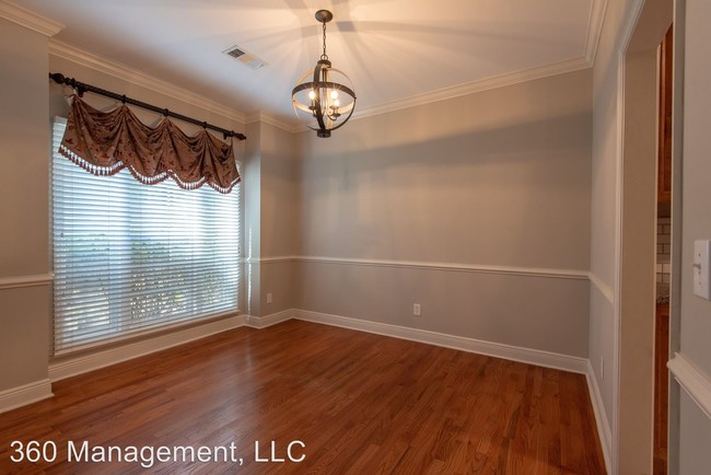 Building Photo - 4 br, 2.5 bath House - 2220 Riverwood Drive