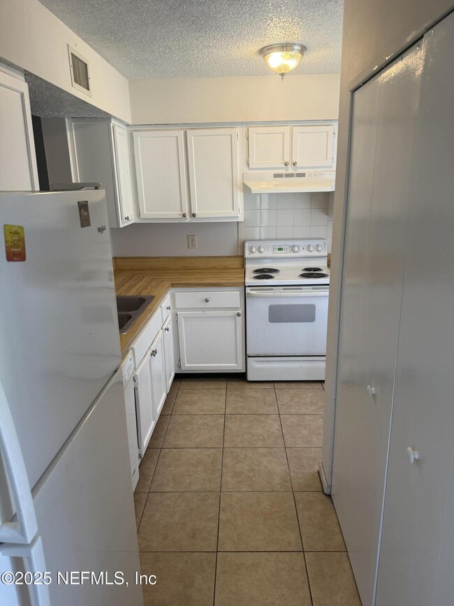 Foto del edificio - 1210 Whitlock Ave