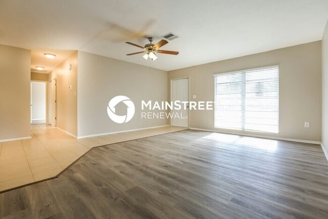 Building Photo - 3 Bedroom Pet-Friendly Home in NORTH PORT,...