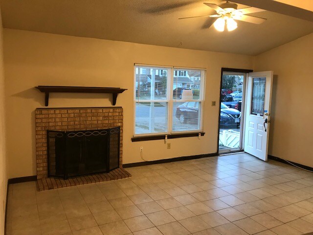 Building Photo - 3838 Rica Dr