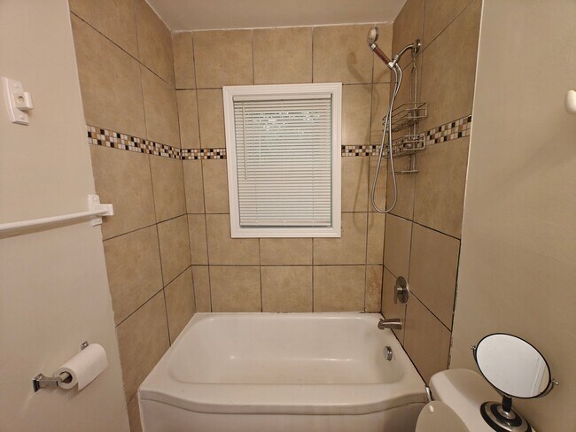 Foto del edificio - 2217 Custer St