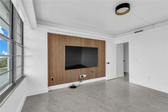 Building Photo - 9101 E Bay Harbor Dr