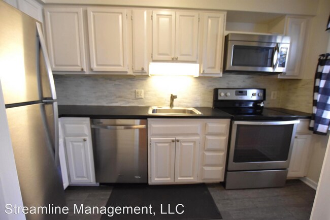 Building Photo - 2 br, 1 bath House - 2228 Washington Ave #301