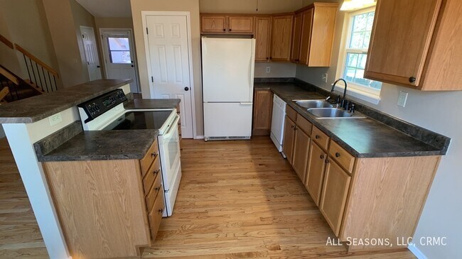 Foto del edificio - 3840 Hickory Hill Dr