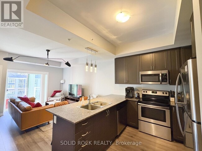 Building Photo - 670 Gordon St