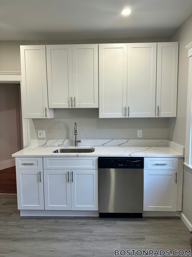 Building Photo - 45 Warner St