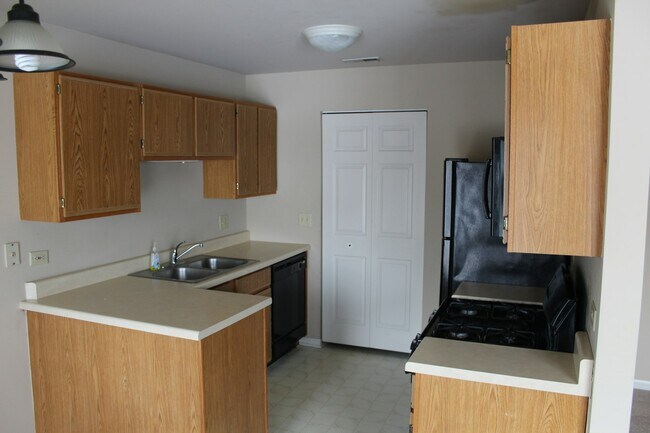 Foto del edificio - 225 Brett Circle, Unit C