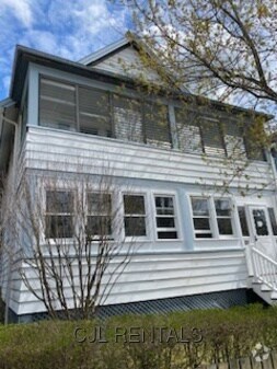 Building Photo - 98 Alpine St