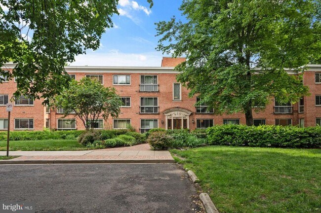 Foto del edificio - 2711 Ordway St NW