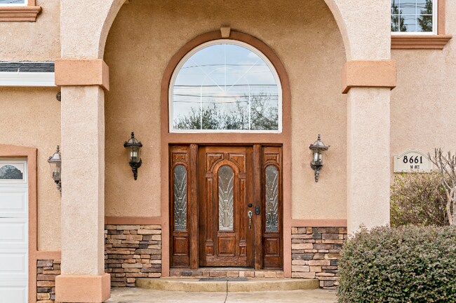 Foto del edificio - 8661 Elm Ave