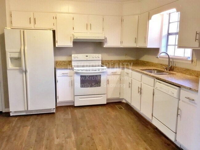 Building Photo - Beautiful 4 bedroom, 3 bathroom home!