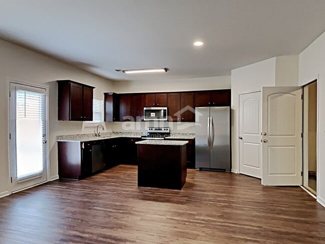 Building Photo - 997 Grenier Terrace