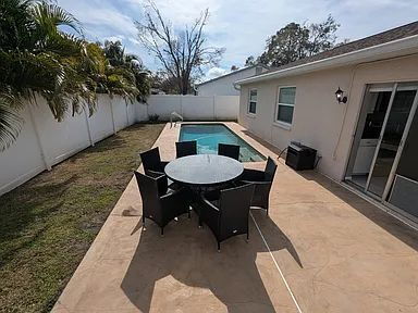 Foto del edificio - Fully Furnished Clearwater Pool Home | Utilities Included
