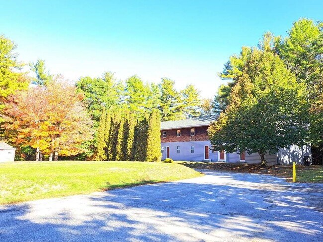 Foto del edificio - 64 Converseville Rd