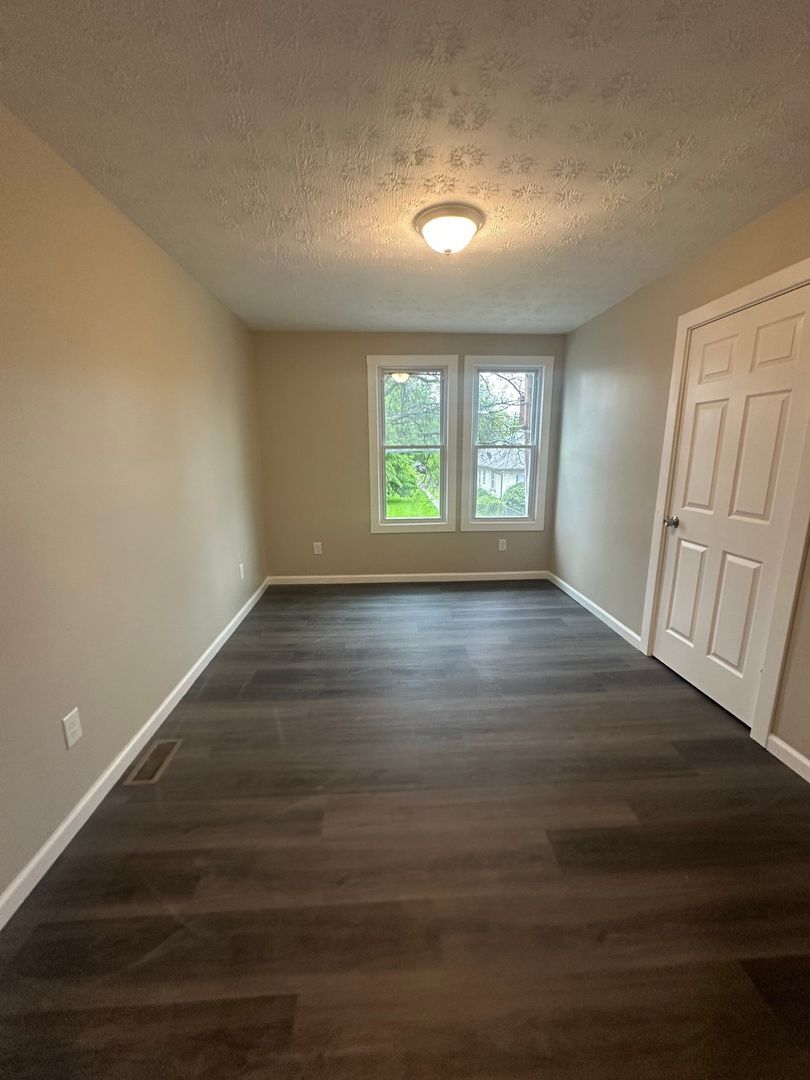 3900 W 23rd St Cleveland, OH 44109 – photo 4
