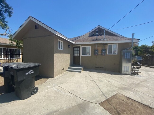 Building Photo - 1083 E Nocta St