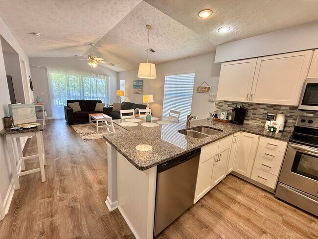 Foto del edificio - 619 Waterway Village Blvd