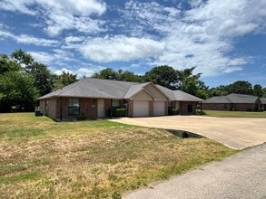 Building Photo - 13343-13343 Country Meadow Ln