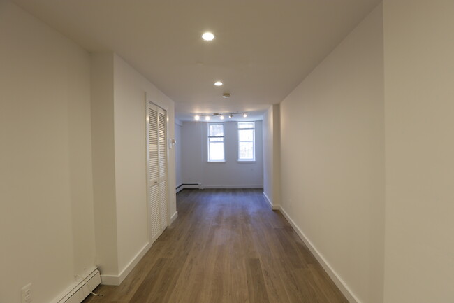 Building Photo - 913 Garden St
