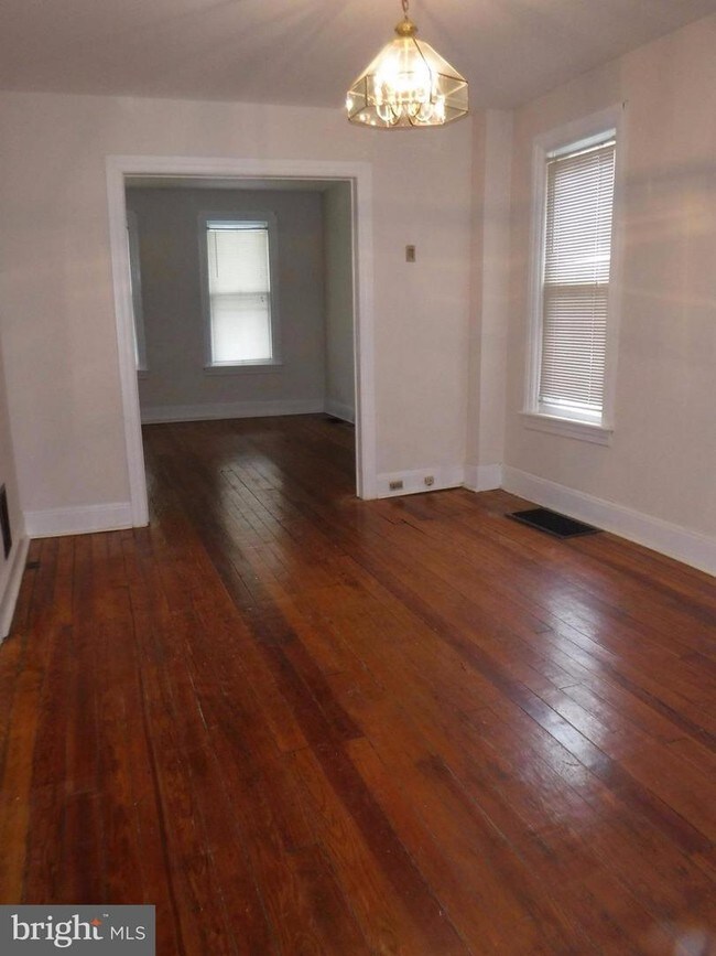 Foto del edificio - 618 Potomac Ave