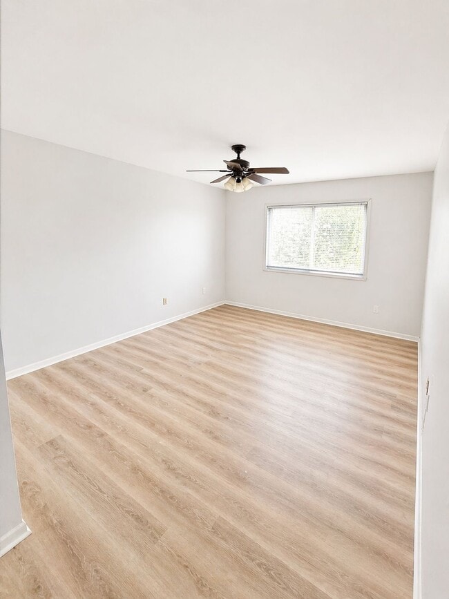 Master bedroom - 2225 Holden Ave