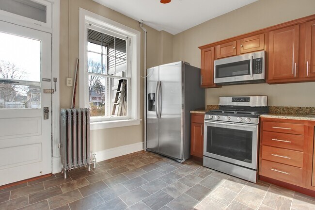 Kitchen - 804 Oak Hill Ave
