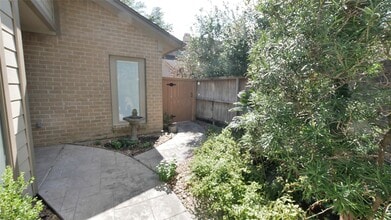 Building Photo - 8003 Oakwood Forest Dr
