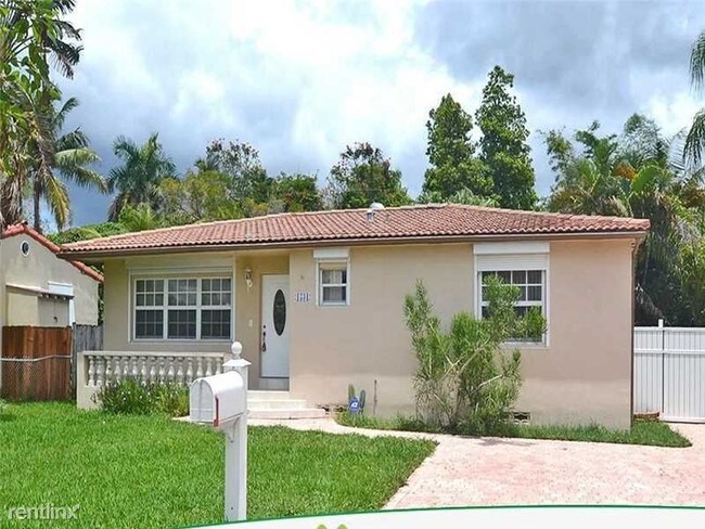 Building Photo - 1535 Moffett St