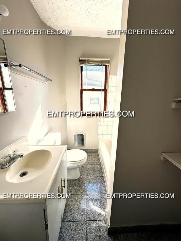 Building Photo - 2037 Lexington Ave