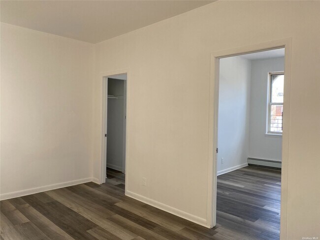 Foto del edificio - 169-12 Crocheron Ave