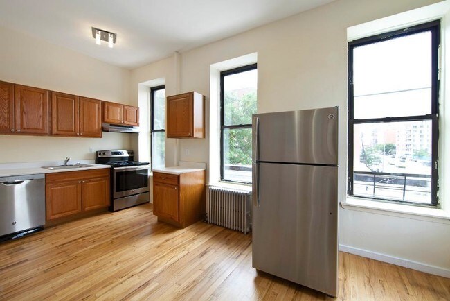 Building Photo - 57 4th Ave