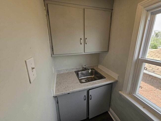 Building Photo - 476 Polson Ave