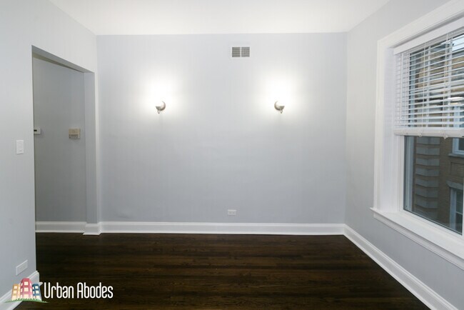 Foto del edificio - 1104 W Glenlake Ave