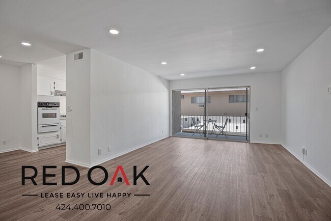 Building Photo - Fantastic Two Bedroom with Large, Sunny Wi...