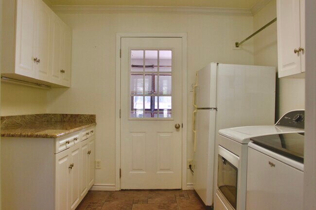 Foto del edificio - 2120 Mountainview Dr