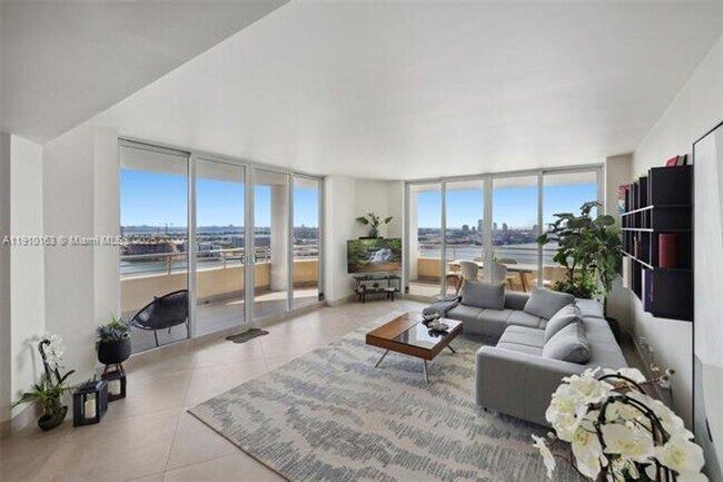 Foto del edificio - 808 Brickell Key Dr