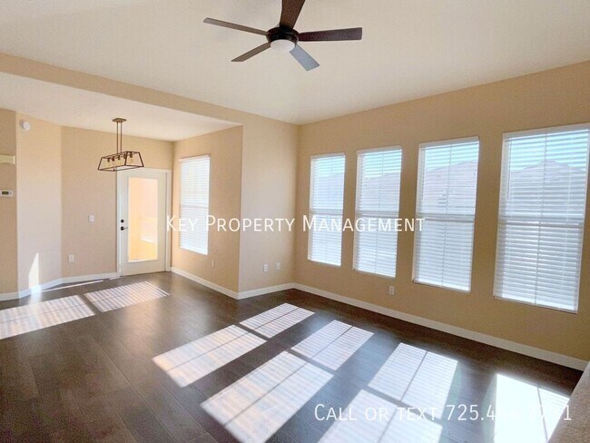 Foto del edificio - GORGEOUS REMODELED 2 BEDROOM TOWNHOME IN C...