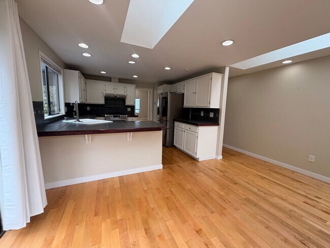 Building Photo - Bright and Spacious Newcastle Home - Open House Saturday the 27th 4:00-6:00