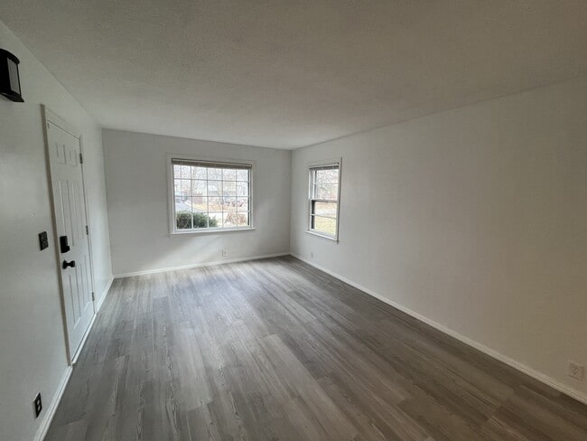 Building Photo - 307 S Normandy Dr
