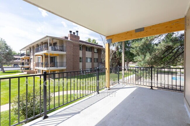 Building Photo - 600 Manhattan Dr